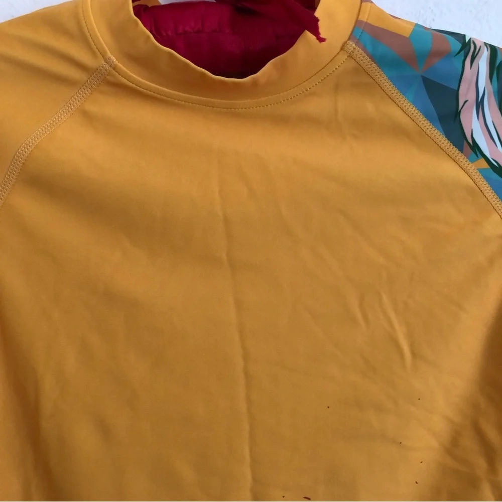 SOLD Yellow Rashguard M - Picture 6 of 12